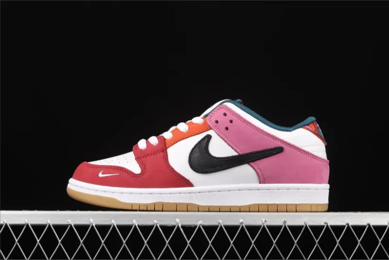 Nike SB Dunk Low Pro QS Parra