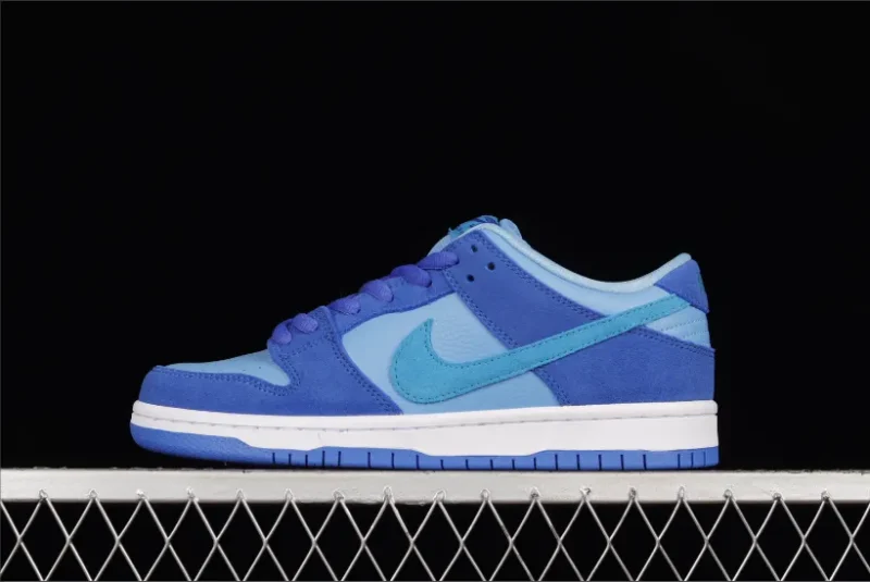 Nike SB Dunk Low en azul y frambuesa