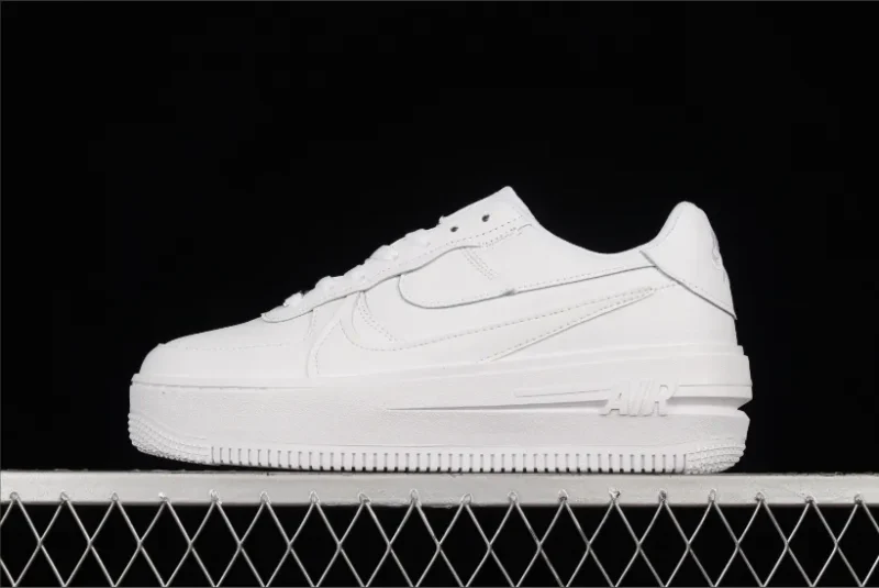 Nike Air Force 1 PLT.AF.ORM en blanco monocromático