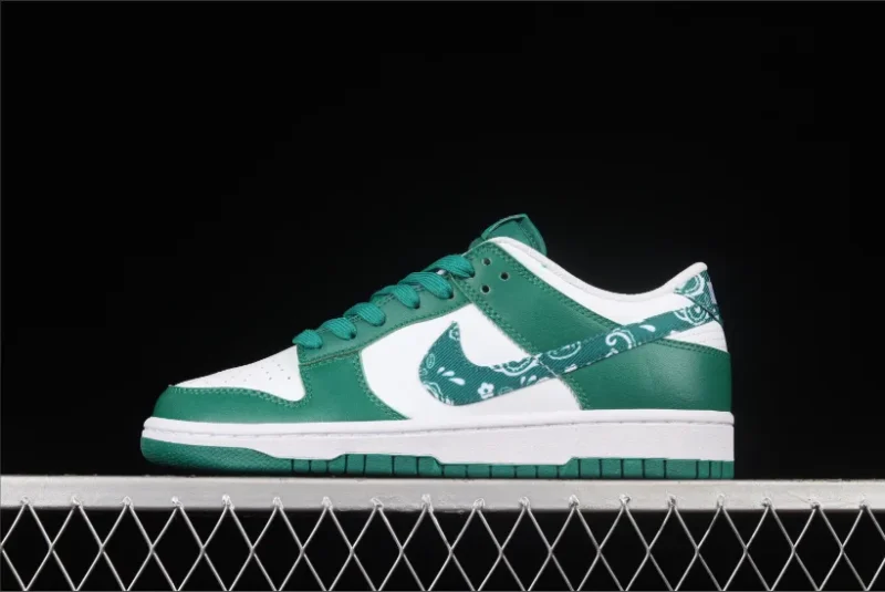 Nike Dunk Low Essential en verde con estampado Paisley