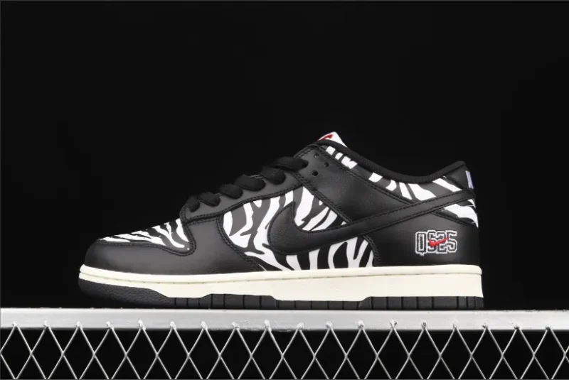 Nike SB Dunk Low OG QS Quartersnacks cebra