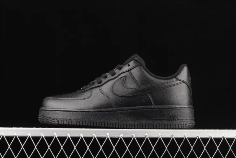 Nike Air Force 1 Low 07 en negro