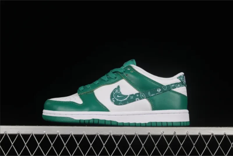 Nike Dunk Low Essential en verde con estampado Paisley