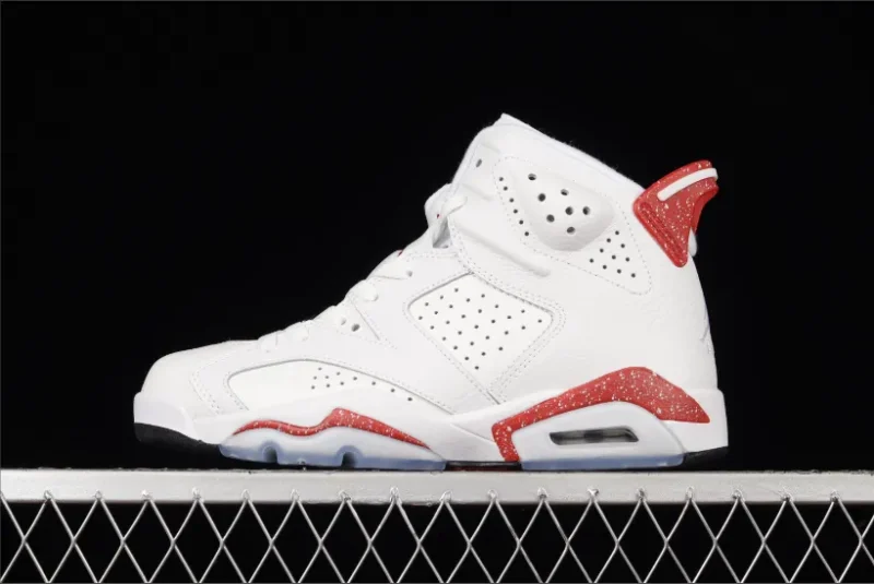 Jordan 6 Retro en rojo y oreo