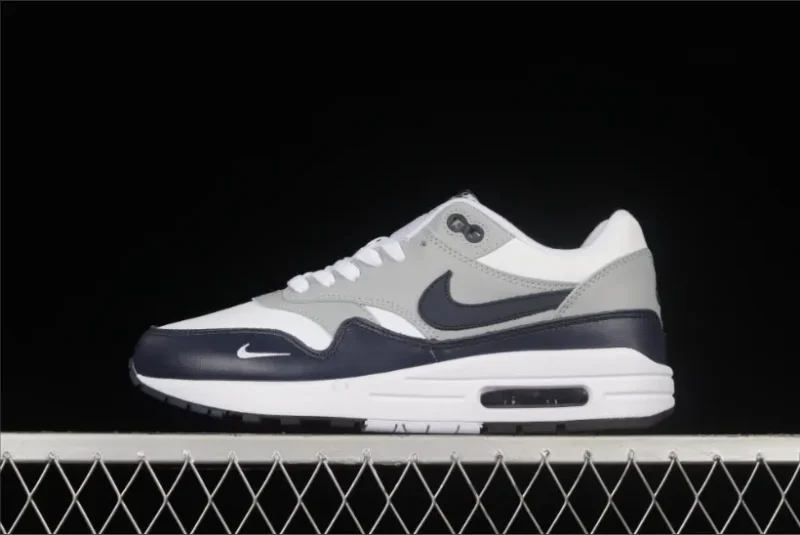 Nike Air Max 1 LV8 en negro obsidiana