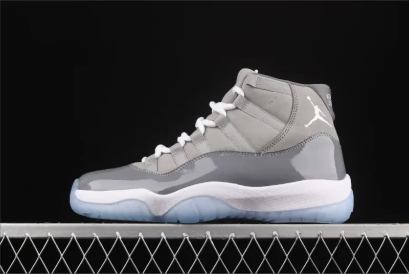 Jordan 11 Retro en gris hielo