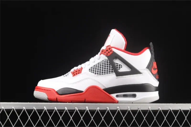 Jordan 4 Retro en rojo fuego