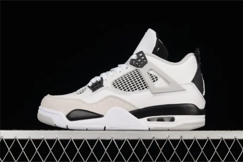 Jordan 4 Retro Military en negro