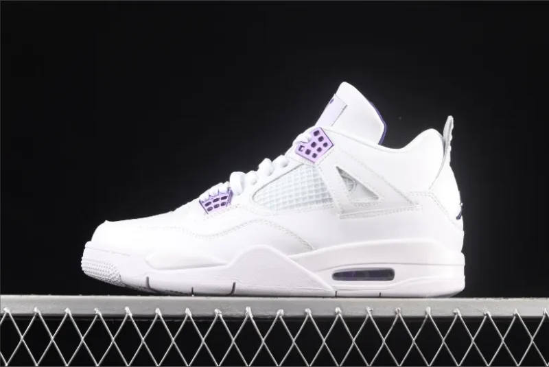 Jordan 4 Retro en violeta metalizado