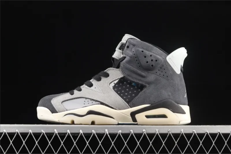 Jordan 6 Retro Tech en cromo