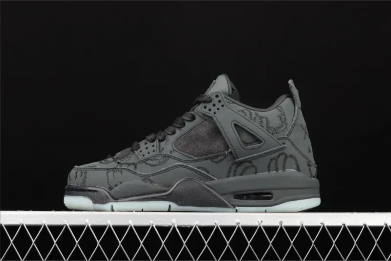 Jordan 4 Retro Kaws en negro