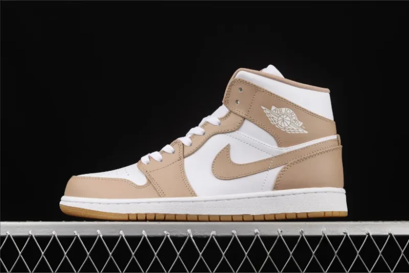 Jordan 1 Mid en tostado y caramelo