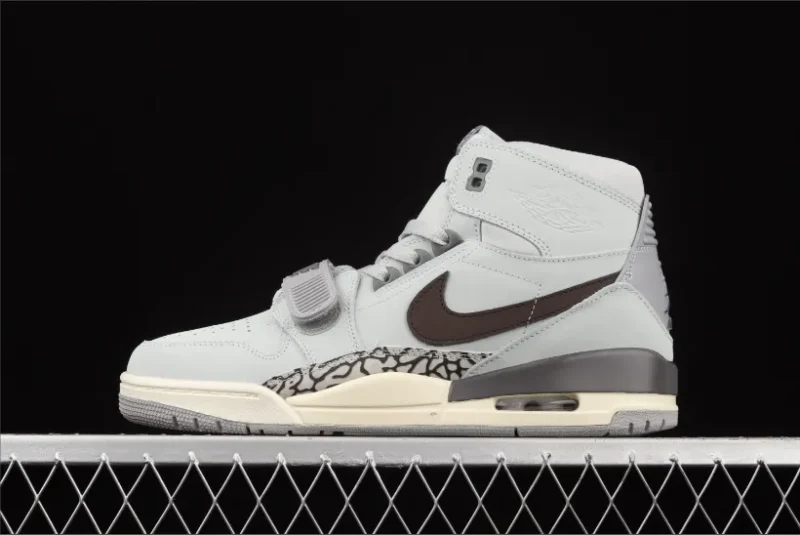Jordan Legacy 312 Gris Lobo