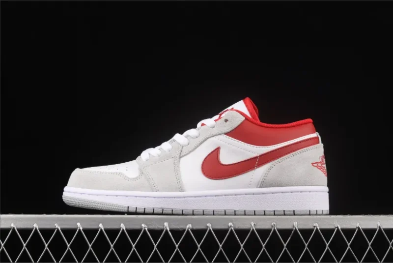 Jordan 1 Low SE en gris humo claro y rojo