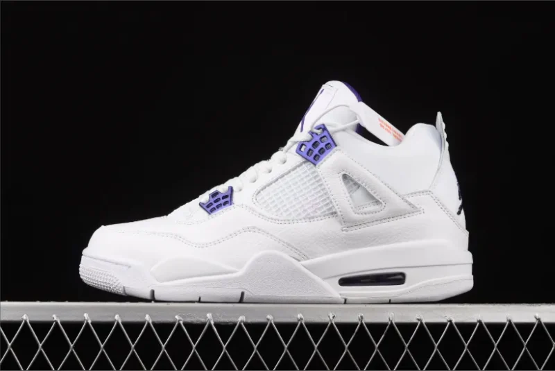 Jordan 4 Retro en violeta metalizado