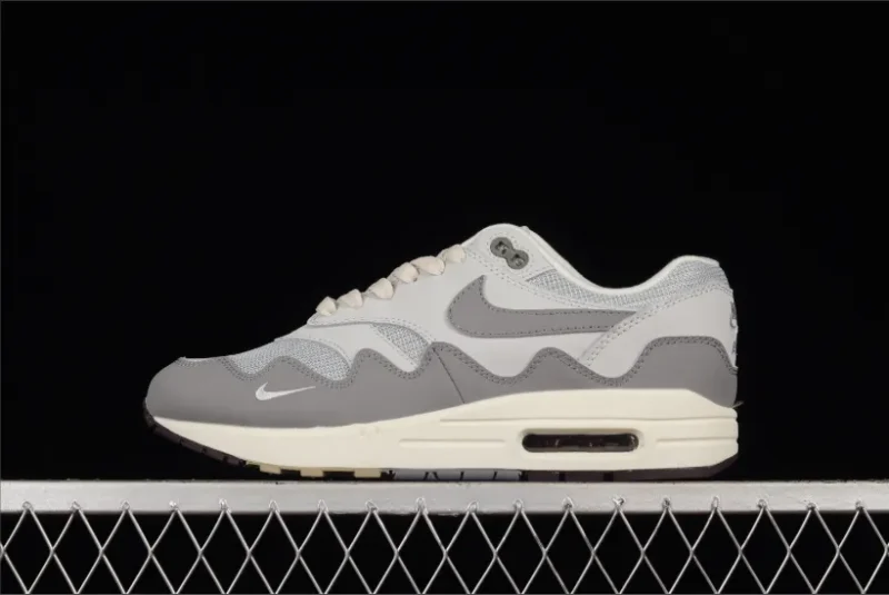 Nike Air Max 1 Patta Waves Monarch (sin pulsera)