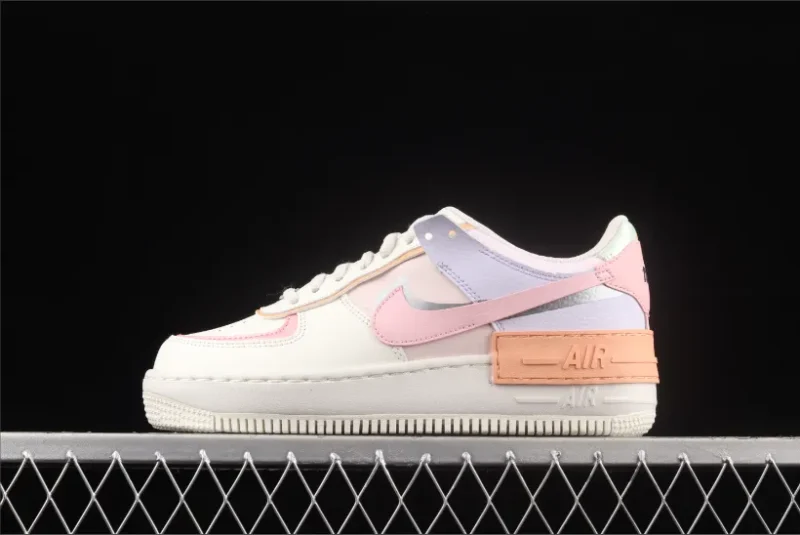 Nike Air Force 1 Low Shadow en marrón claro verdoso y rosa esmaltado