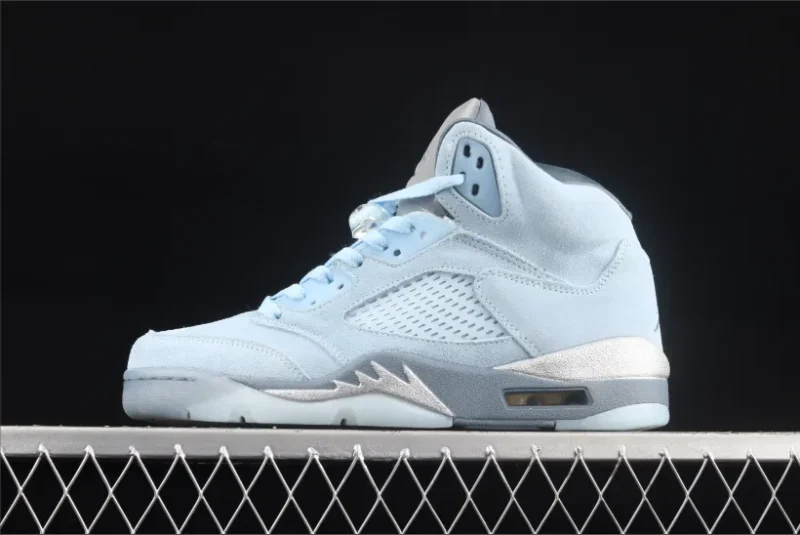 Jordan 5 Retro en azul celeste grisáceo