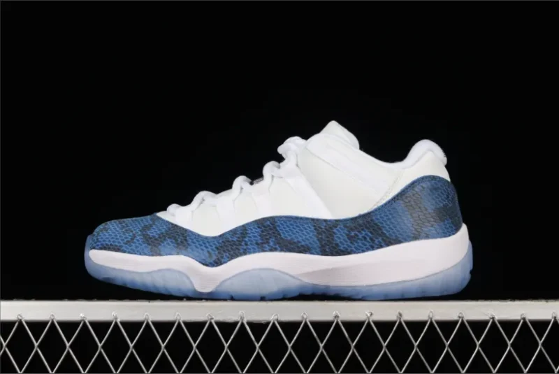 Jordan 11 Retro Low Snake Azul marino