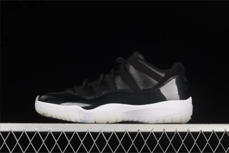 Jordan 11 Retro Low 72-10