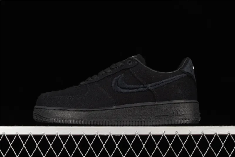 Nike Air Force 1 Low Stussy en negro