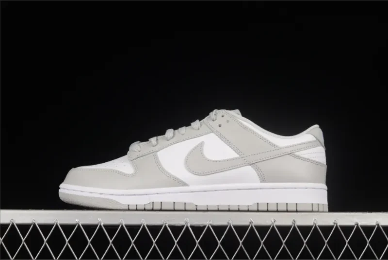 Nike Dunk Low en gris niebla