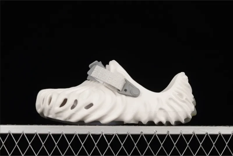 Zueco Crocs Pollex de Salehe Bembury Pepino