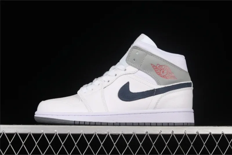 Jordan 1 Mid Paris en blanco