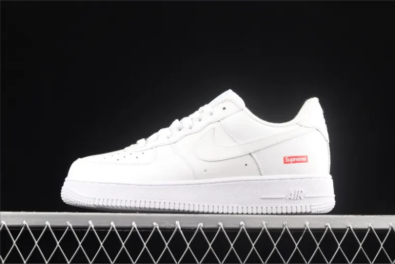Nike Air Force 1 Low Supreme en blanco