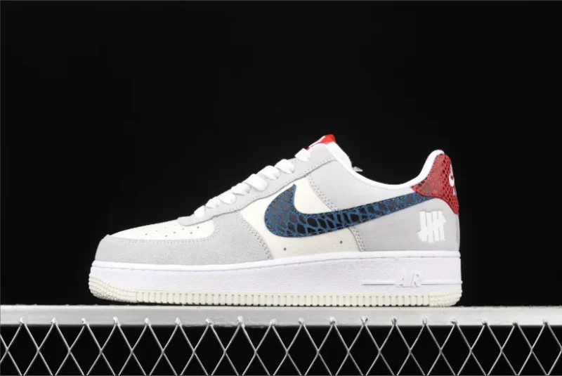 Nike Air Force 1 Low SP Undefeated 5 On It Dunk vs. AF1