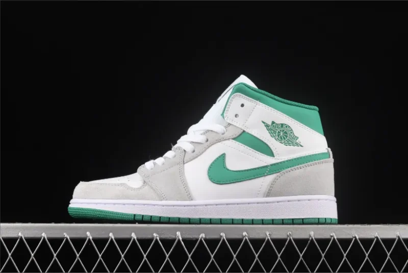 Jordan 1 Mid SE en gris y verde