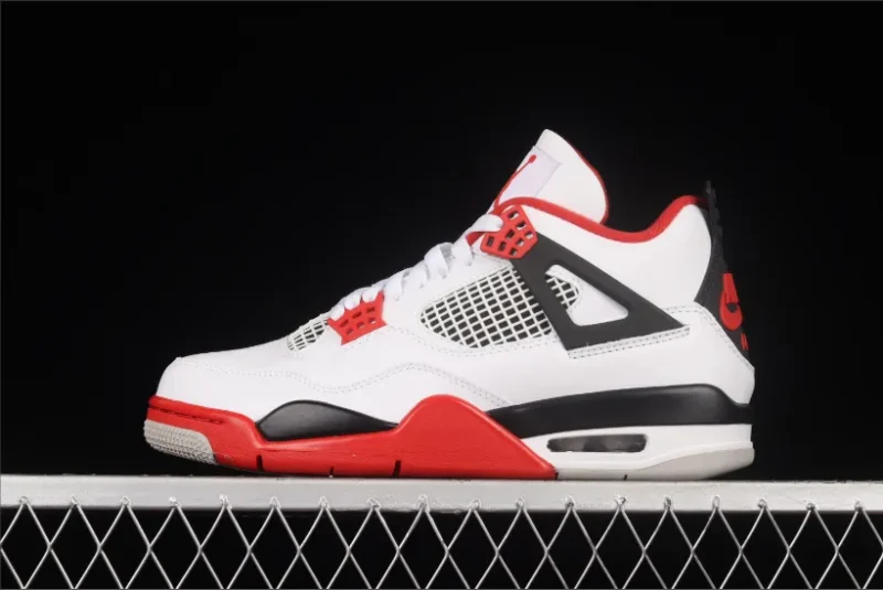 Jordan 4 Retro en rojo fuego (2020)
