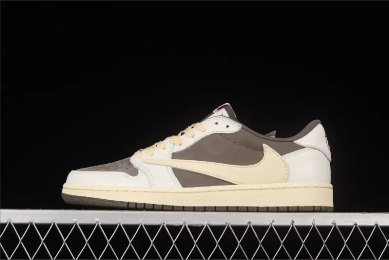 Jordan 1 Retro Low OG SP Travis Scott Reverse en moca