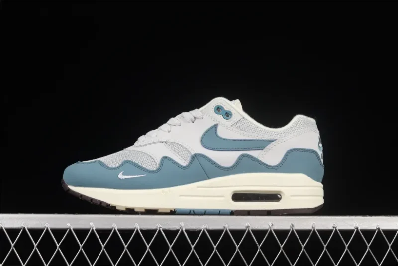 Nike Air Max 1 Patta Waves Monarch (sin pulsera)