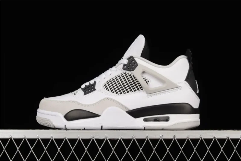 Jordan 4 Retro Military en negro