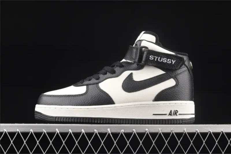 Nike Air Force 1 Mid Stussy en blanco hueso y negro