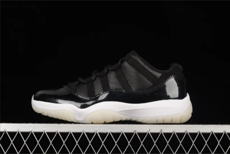 Jordan 11 Retro Low 72-10