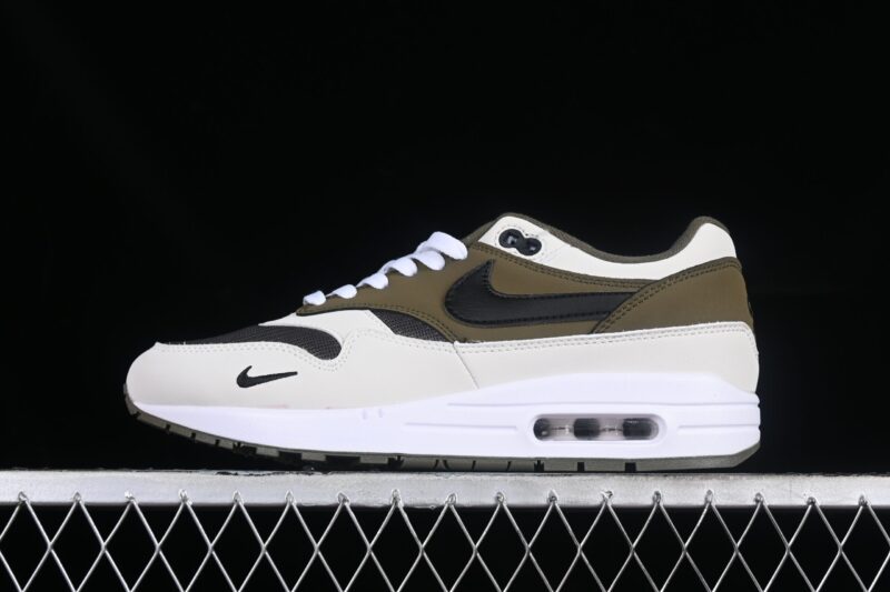 NIKE AIR MAX 1 ESSENTIAL SUMMIT WHITE