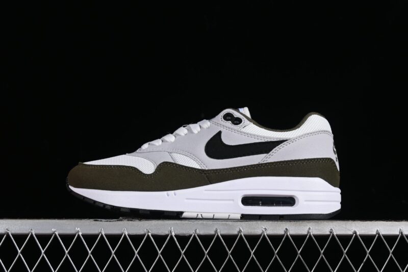 NIKE AIR MAX 1 MEDIUM WHITE BLACK