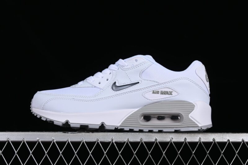 NIKE AIR MAX 90 NRG WHITE PIRATE RADIO