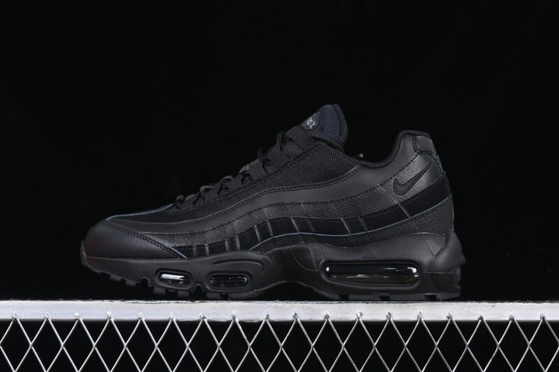 NIKE AIR MAX 95 PREMIUM TRIPLE BLACK