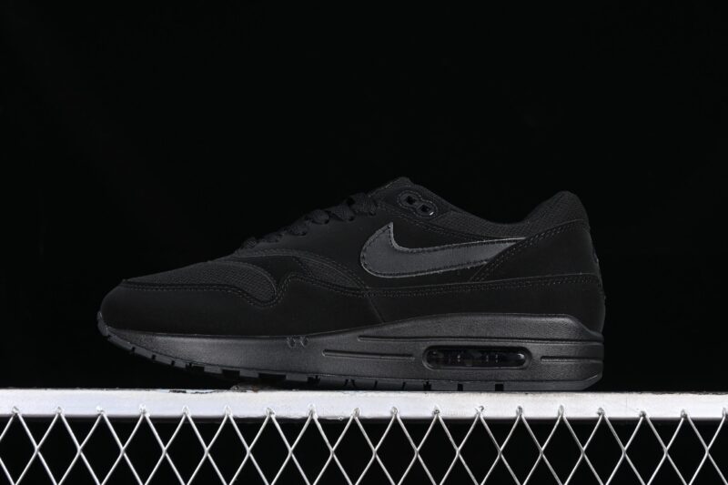 NIKE AIR MAX 1 TRIPLE BLACK