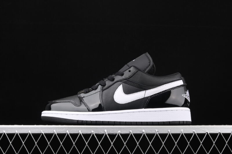 AIR JORDAN 1 LOW BLACK WHITE