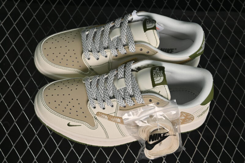 TRAVIS SCOTT X FRAGMENT DESIGN X AIR JORDAN 1 LOW OG SP QW5088-2042