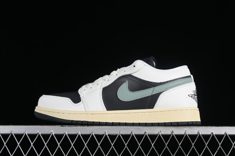 AIR JORDAN 1 LOW TEAM GOLD