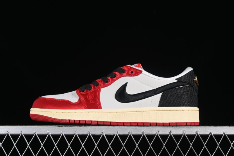 TROPHY ROOM X JORDAN 1 LOW OG "AWAY