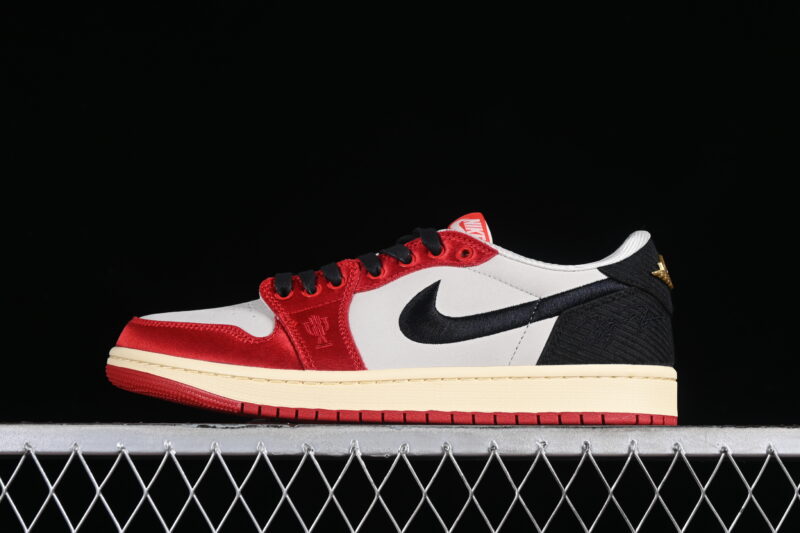 TROPHY ROOM X JORDAN 1 LOW OG "AWAY