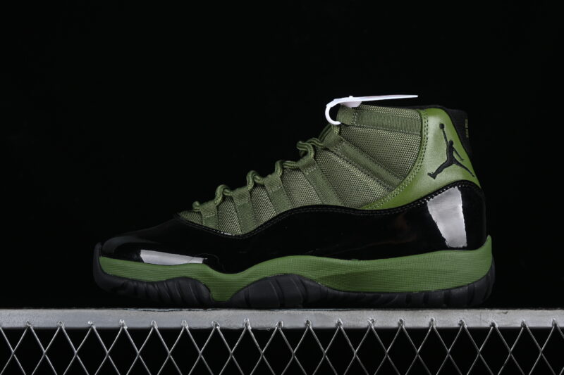 AIR JORDAN 11 RETRO