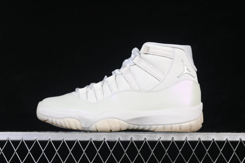 AIR JORDAN 11 RETRO PEARL