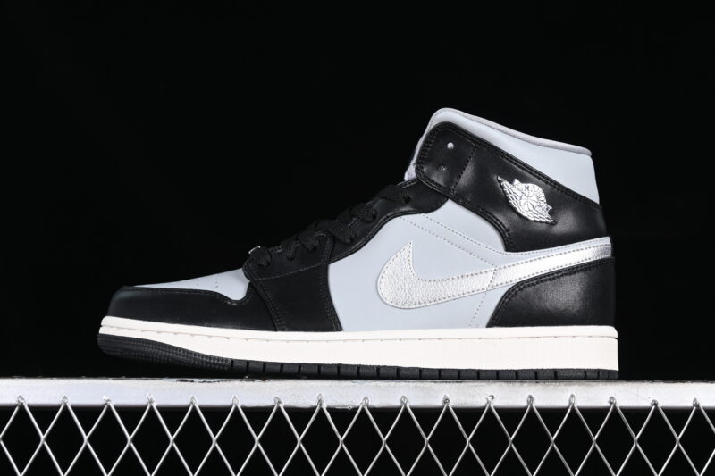 AIR JORDAN 1 MID SE BLACK CHROME